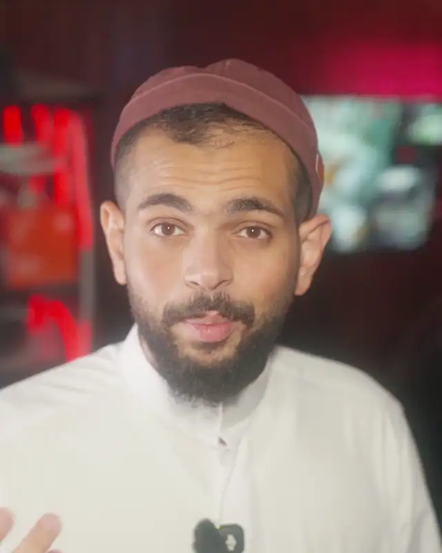 موري في الاستوديو يروي الحلقة